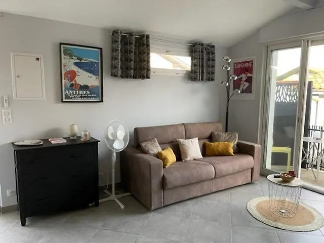 Pouvant Accueillir 4 Personnes Appartement *